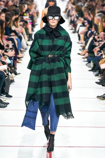 Look 44